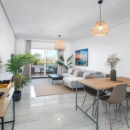 Modern Apartment - 2 Bedrooms, Beachside - Puerto Banus Marbella Bagian luar foto