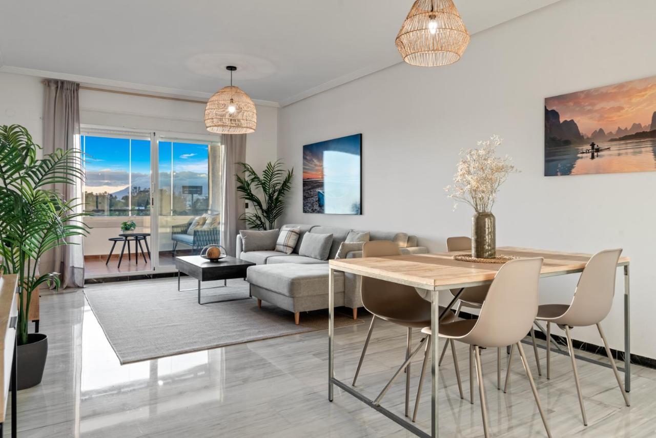 Modern Apartment - 2 Bedrooms, Beachside - Puerto Banus Marbella Bagian luar foto