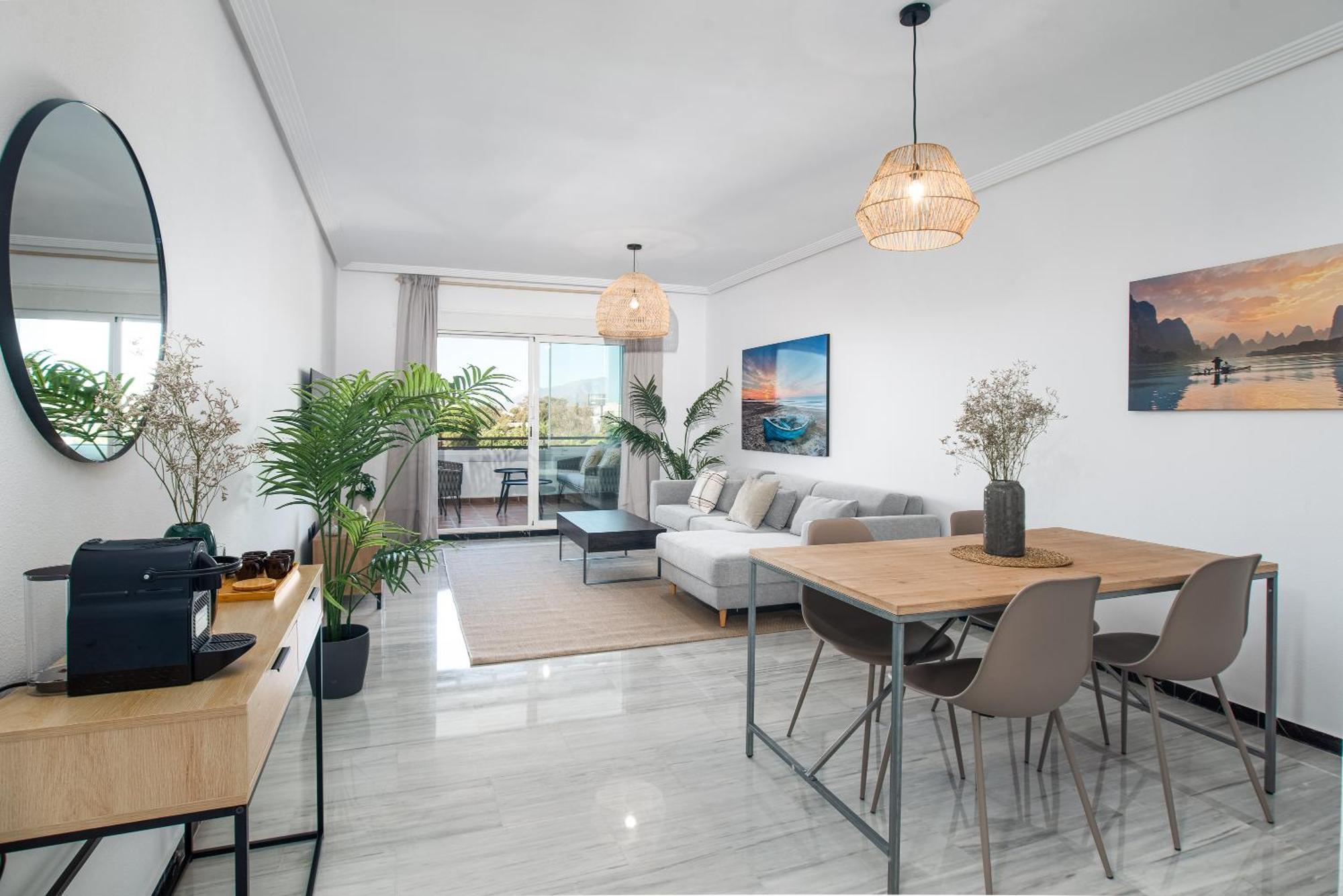 Modern Apartment - 2 Bedrooms, Beachside - Puerto Banus Marbella Bagian luar foto