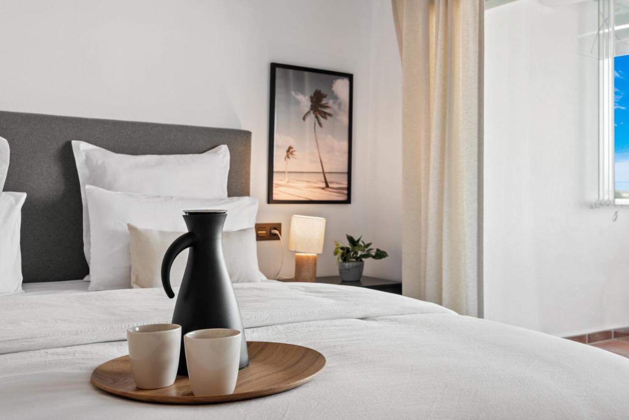Modern Apartment - 2 Bedrooms, Beachside - Puerto Banus Marbella Bagian luar foto