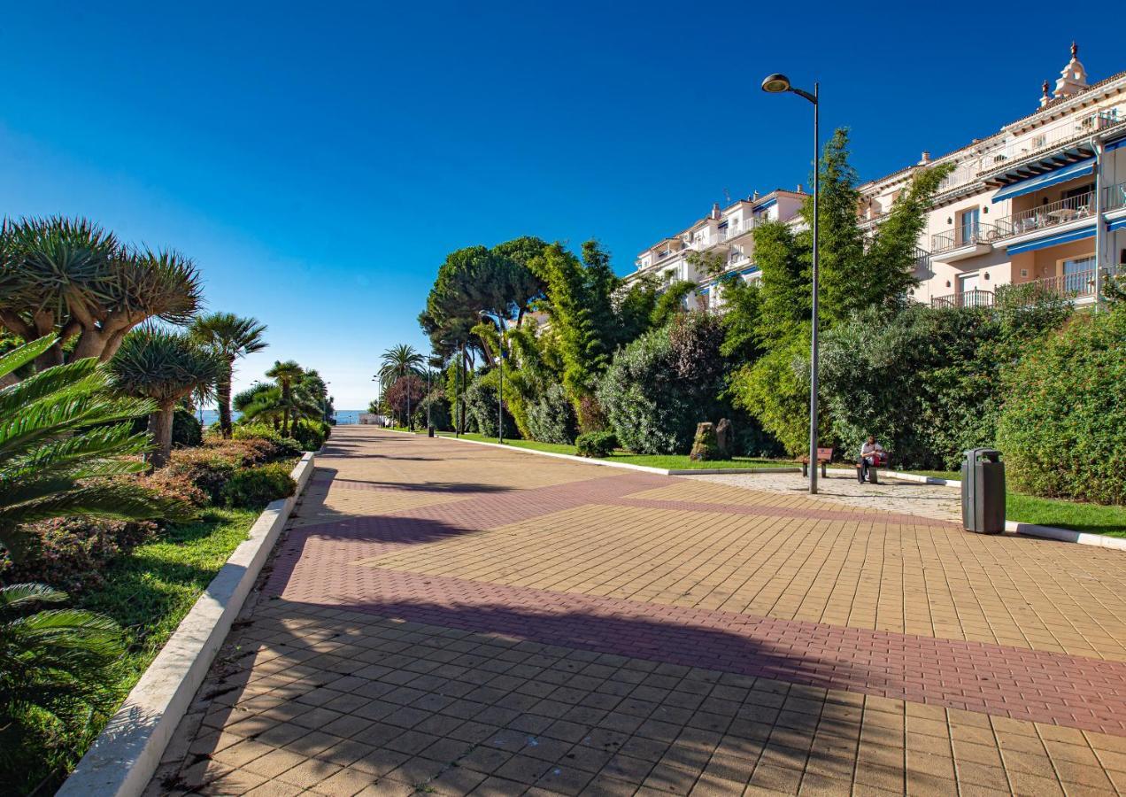 Modern Apartment - 2 Bedrooms, Beachside - Puerto Banus Marbella Bagian luar foto