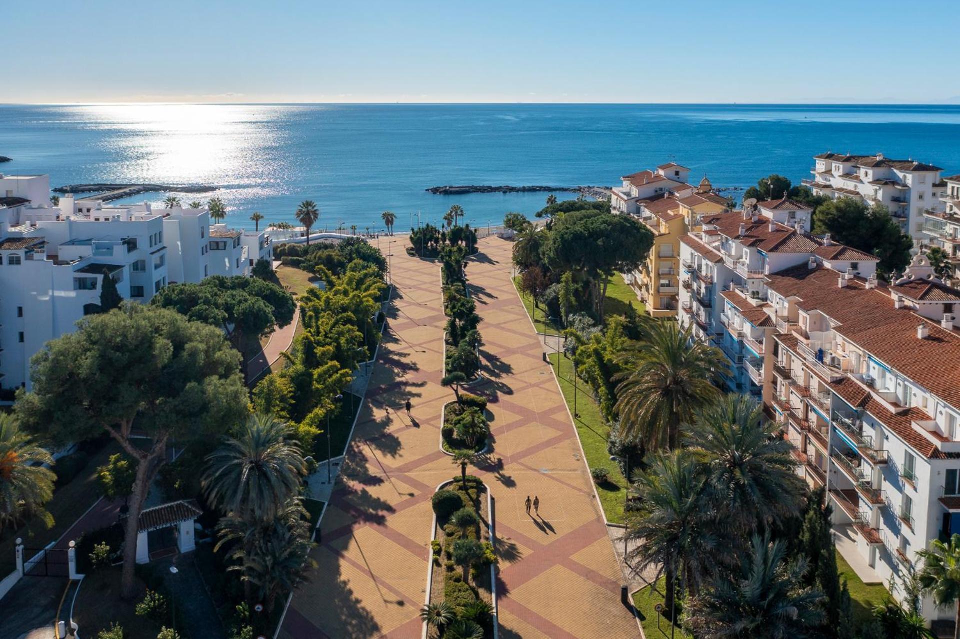 Modern Apartment - 2 Bedrooms, Beachside - Puerto Banus Marbella Bagian luar foto